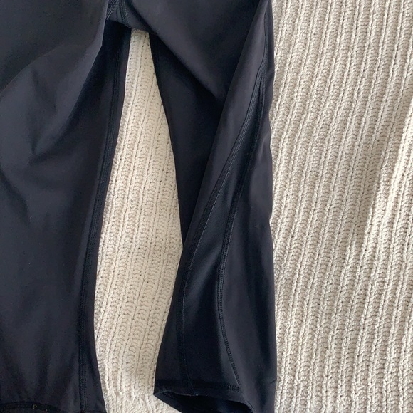 Lulu Lemon leggings with designs on the sides - Picture 3 of 3